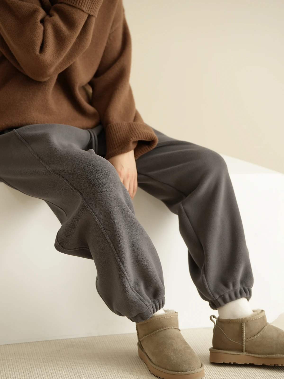 Women's Double-Sided Fce Windproof Pants Cuffed Warmth Lined Sports Trousers Autumn Winter Thiened Long Polyester Spandex
Women's Double-Sided Fce Windproof Pants Cuffed Warmth Lined Sports Trousers Autumn Winter Thiened Long Polyester Spandex