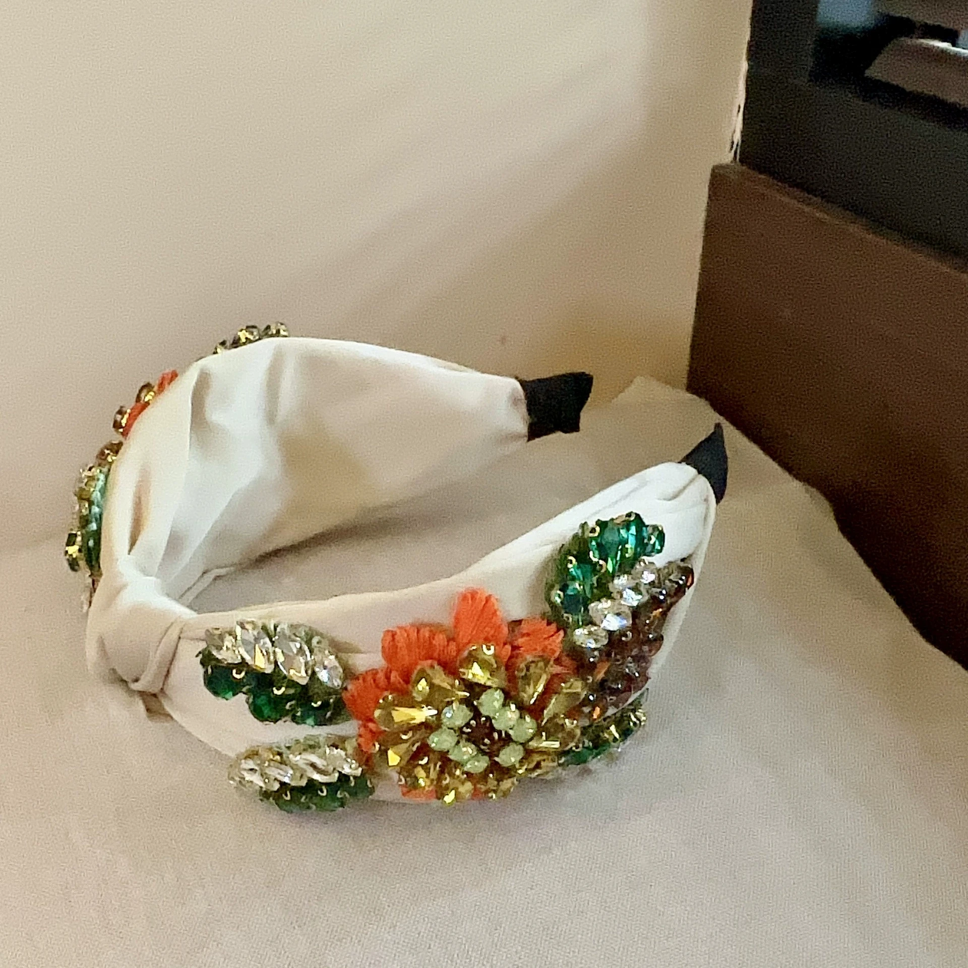 Bohemian Baroque Flower Rhinestone Handmade Headbands Top Knot Hairbands For Women Girls Hair Accessories Wholesale
Bohemian Baroque Flower Rhinestone Handmade Headbands Top Knot Hairbands For Women Girls Hair Accessories Wholesale