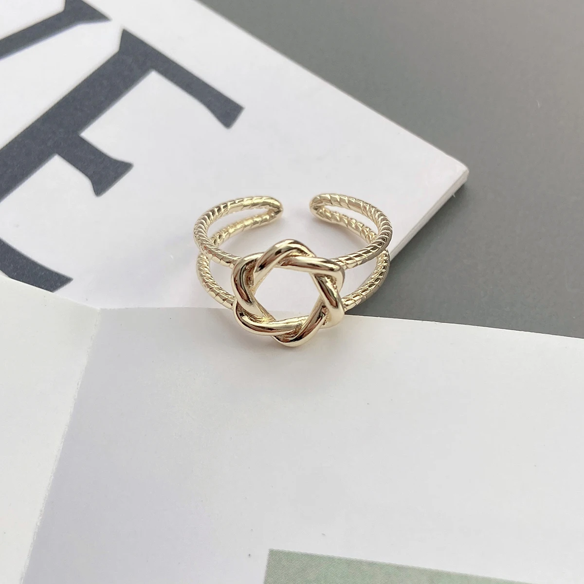 2023 Korean Fashion Double-Layer Hexagram Open Finger Ring for Women Hollow Star Adjustable Jewelry Vintage Female Party Gift
2023 Korean Fashion Double-Layer Hexagram Open Finger Ring for Women Hollow Star Adjustable Jewelry Vintage Female Party Gift