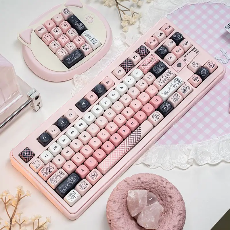 Line draft bear cute pink keycap PBT high value five-sided hot sublimation MOA suitable for girls mechanical keyboard
Line draft bear cute pink keycap PBT high value five-sided hot sublimation MOA suitable for girls mechanical keyboard