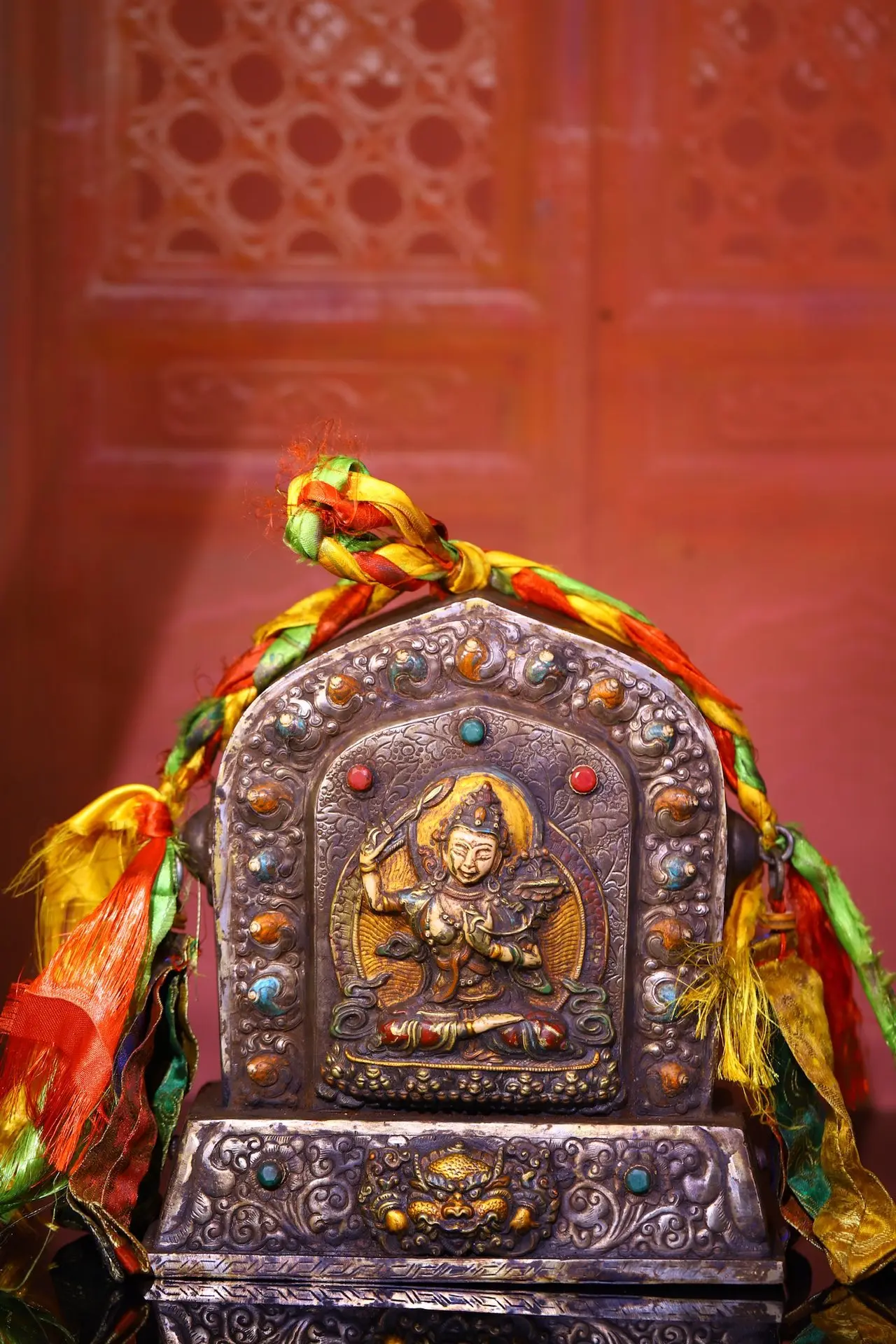 9"Tibetan Temple Collection Old Tiantie Painted Mosaic Gem Gawu Box Manjusri Bodhisattva Buddha Box Buddhist Niche Worship Hall
9"Tibetan Temple Collection Old Tiantie Painted Mosaic Gem Gawu Box Manjusri Bodhisattva Buddha Box Buddhist Niche Worship Hall