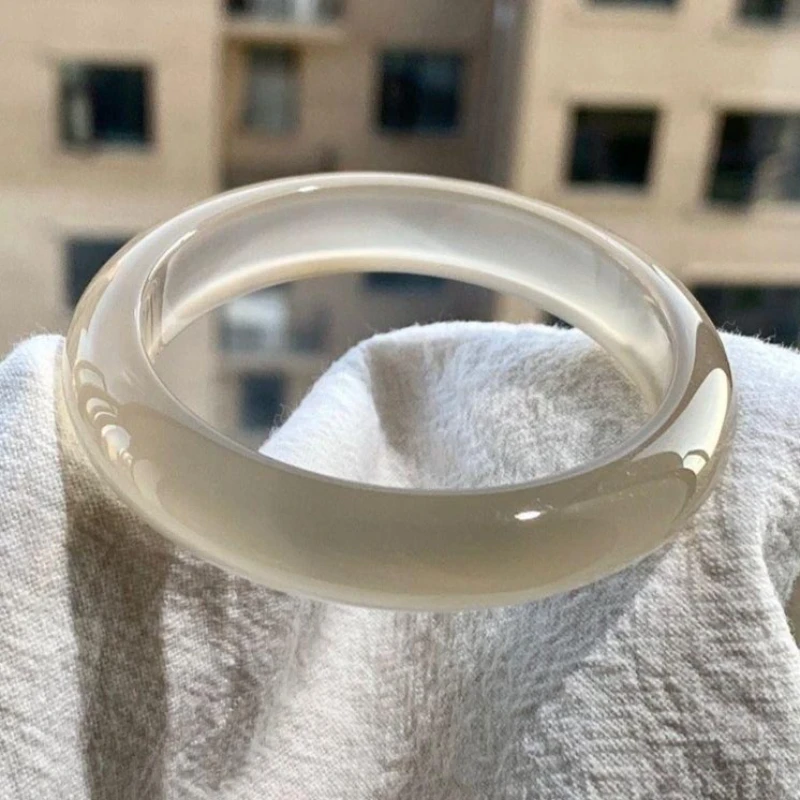 New Natural Agate Champagne Gold Chalcedony Bracelet
New Natural Agate Champagne Gold Chalcedony Bracelet