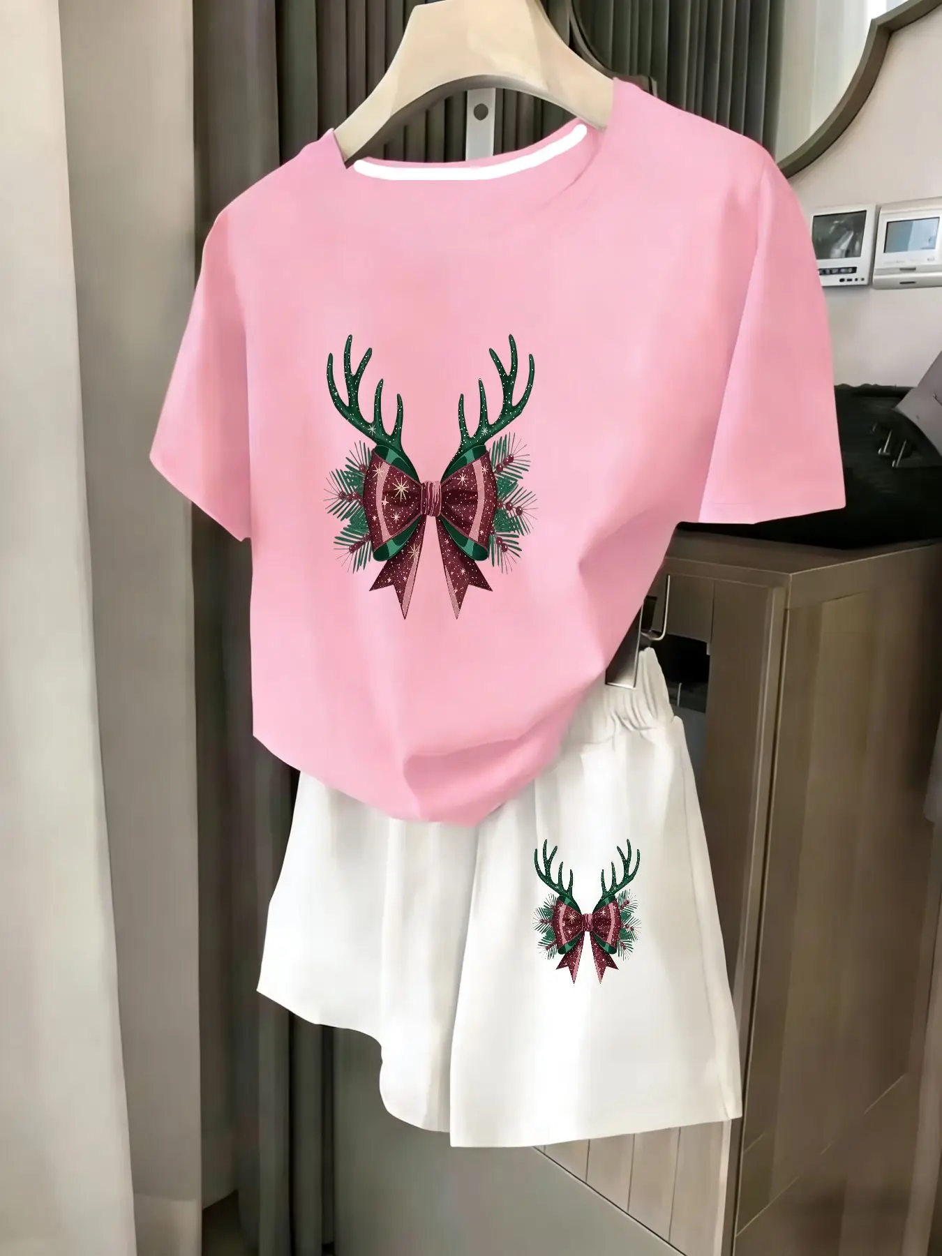 Ladies 2-Piece Set Summer Beach Vacation Casual round Neck Short Sleeve Random Print T-Shirt Elastic Waist Shorts Suit Comfortab
Ladies 2-Piece Set Summer Beach Vacation Casual round Neck Short Sleeve Random Print T-Shirt Elastic Waist Shorts Suit Comfortab