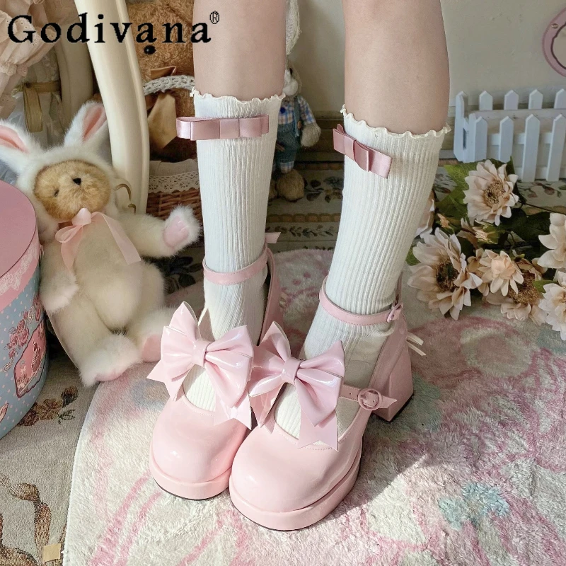 Original Lolita Japanese Elegant Girl High Heels Bow Strap Cute Sweet Lady Jk Uniform Fashion Versatile Mary Jane Single Shoe
Original Lolita Japanese Elegant Girl High Heels Bow Strap Cute Sweet Lady Jk Uniform Fashion Versatile Mary Jane Single Shoe