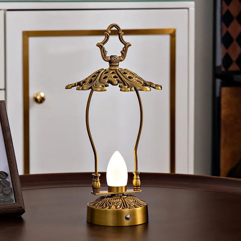 Кубинский Рок во французском стиле, домашний декор, окружающий свет, прикроватная лампа для спальни, романтический сенсорный латунный полый маленький ночник
Кубинский Рок во французском стиле, домашний декор, окружающий свет, прикроватная лампа для спальни, романтический сенсорный латунный полый маленький ночник