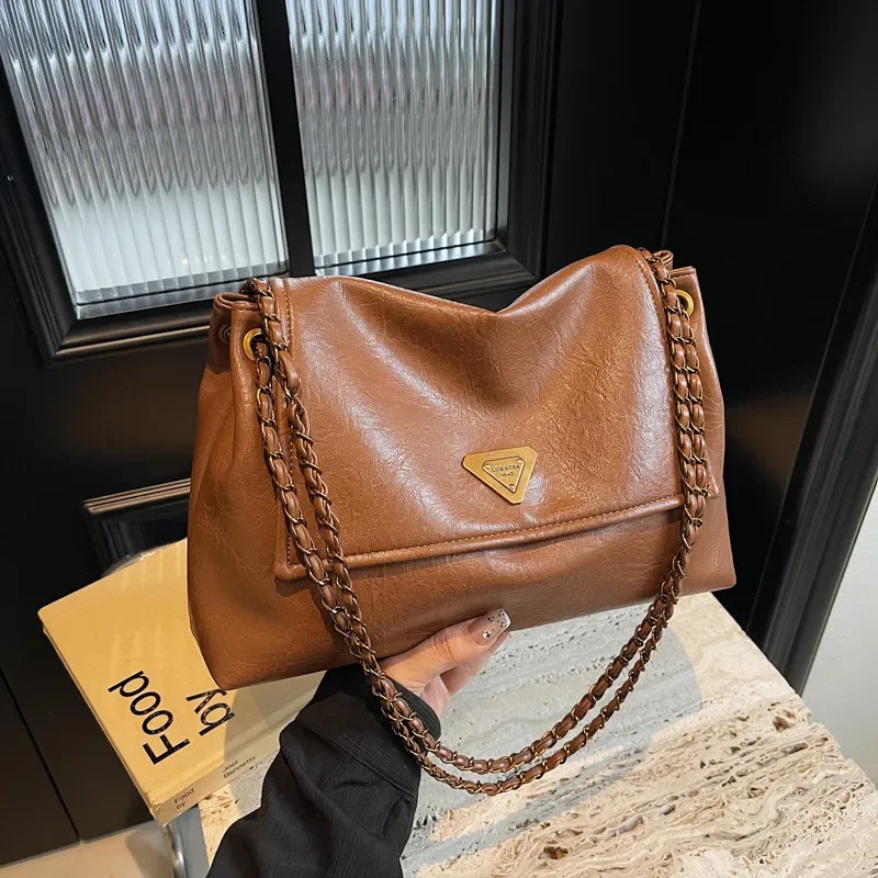 Vintage Large Capacity Shoulder for Women New Chain Underarm Soft Leather Texture Commuter Handbag Crossbody Bag
Vintage Large Capacity Shoulder for Women New Chain Underarm Soft Leather Texture Commuter Handbag Crossbody Bag
