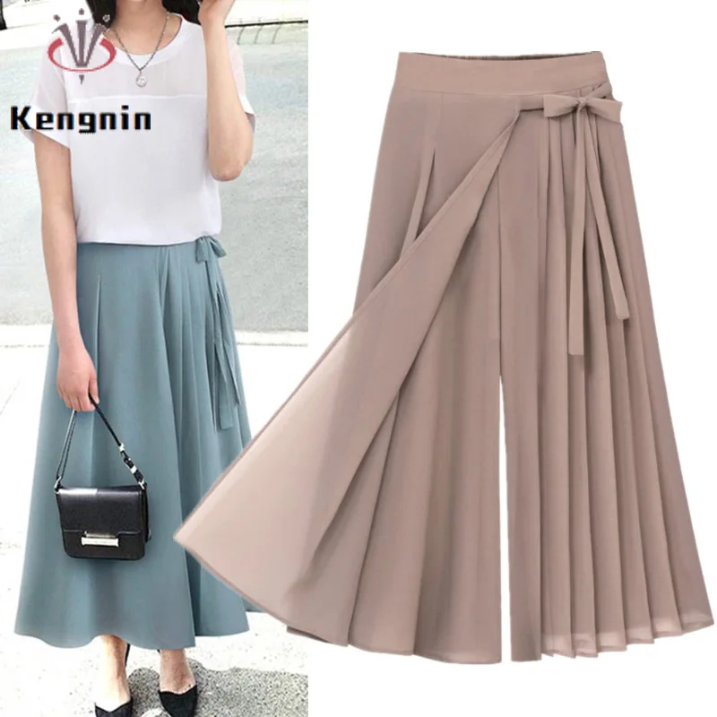 2024 Summer Loose Chiffon Women Trousers Korean Pleated Lady Wide Leg Pants Plus Size Elastic Waist Casual Female Capris KN624
2024 Summer Loose Chiffon Women Trousers Korean Pleated Lady Wide Leg Pants Plus Size Elastic Waist Casual Female Capris KN624