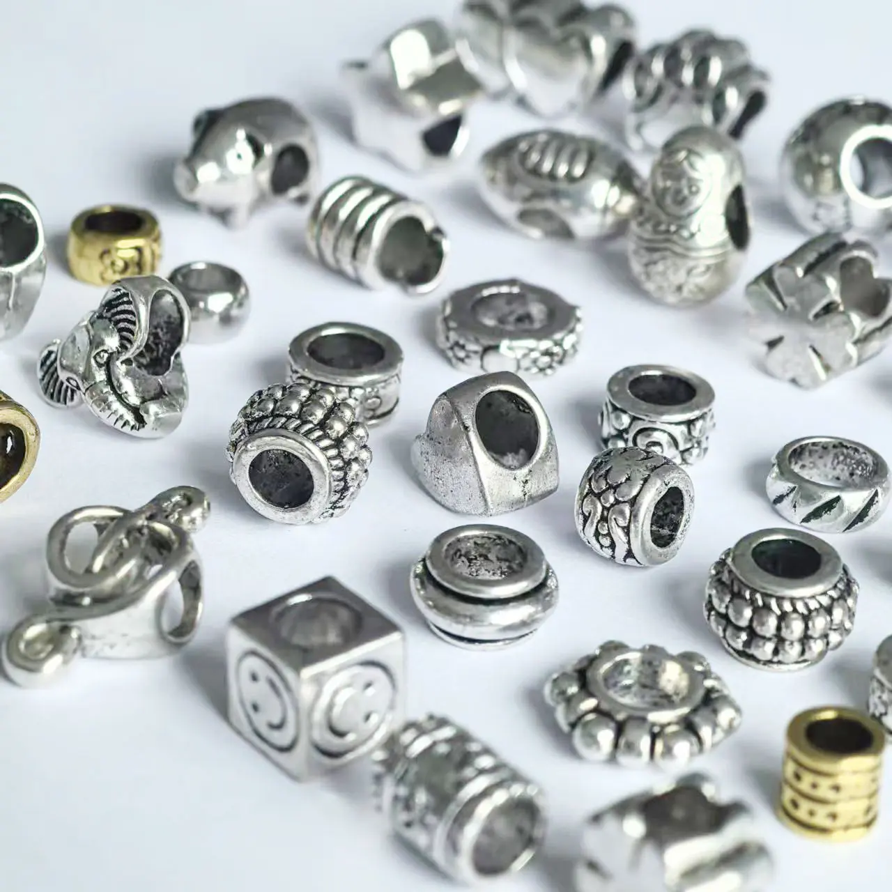 80PCS Wholesale European Spacer Beads Multicolor Size Mixed 8-20mm For Charms Bracelets Jewelry DIY Making Finding
80PCS Wholesale European Spacer Beads Multicolor Size Mixed 8-20mm For Charms Bracelets Jewelry DIY Making Finding
