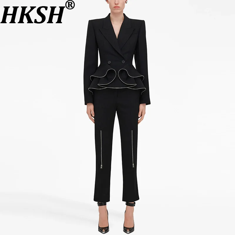 HKSH Spring Autumn New Women Two-piece Set Waist Cinching Ruffled Hem Blazer Coat Zipper Decorate Pencil Pants Elegant Ins H2725
HKSH Spring Autumn New Women Two-piece Set Waist Cinching Ruffled Hem Blazer Coat Zipper Decorate Pencil Pants Elegant Ins H2725