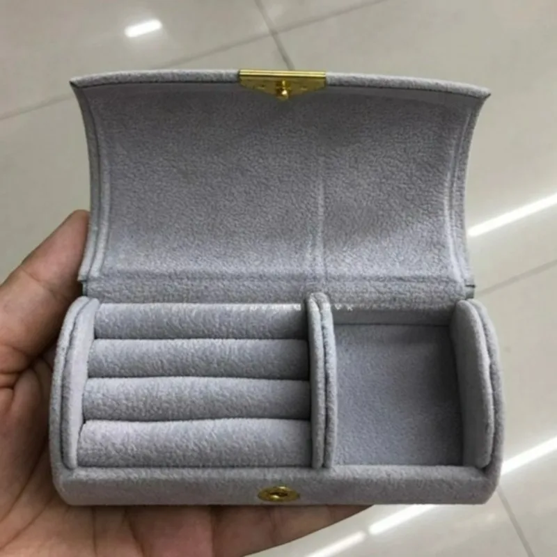 Mini Arched Portable Jewelry Storage Box Portable Business Trip Travel Anti-oxidation Ring Jewelry Display Box Velvet Accessory
Mini Arched Portable Jewelry Storage Box Portable Business Trip Travel Anti-oxidation Ring Jewelry Display Box Velvet Accessory