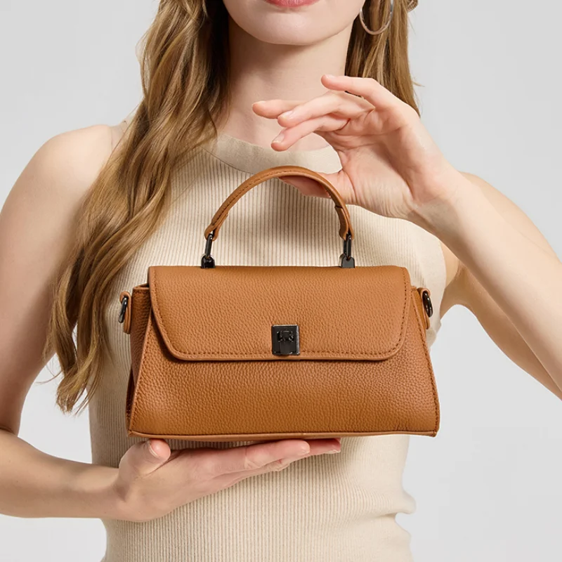 Women Genuine Leather Flap Handbag Soft Litchi Grain Metal Buckle Minimalist Elegant Top Handle Casual Crossbody Shoulder Bag
Women Genuine Leather Flap Handbag Soft Litchi Grain Metal Buckle Minimalist Elegant Top Handle Casual Crossbody Shoulder Bag