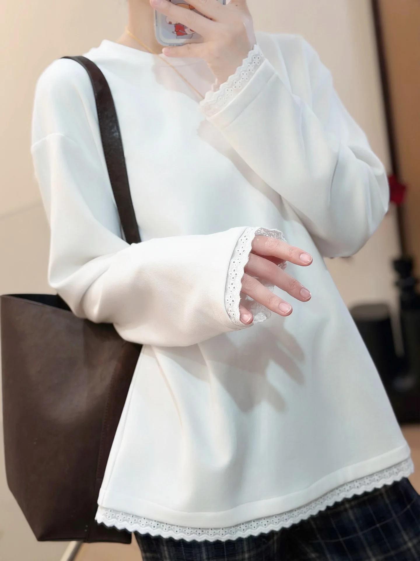 Удобный женский топ из смесового хлопка с круглым вырезом, длинным рукавом и отделкой по низу, белый, модель Petite Lazy Sle Long Sve
Удобный женский топ из смесового хлопка с круглым вырезом, длинным рукавом и отделкой по низу, белый, модель Petite Lazy Sle Long Sve