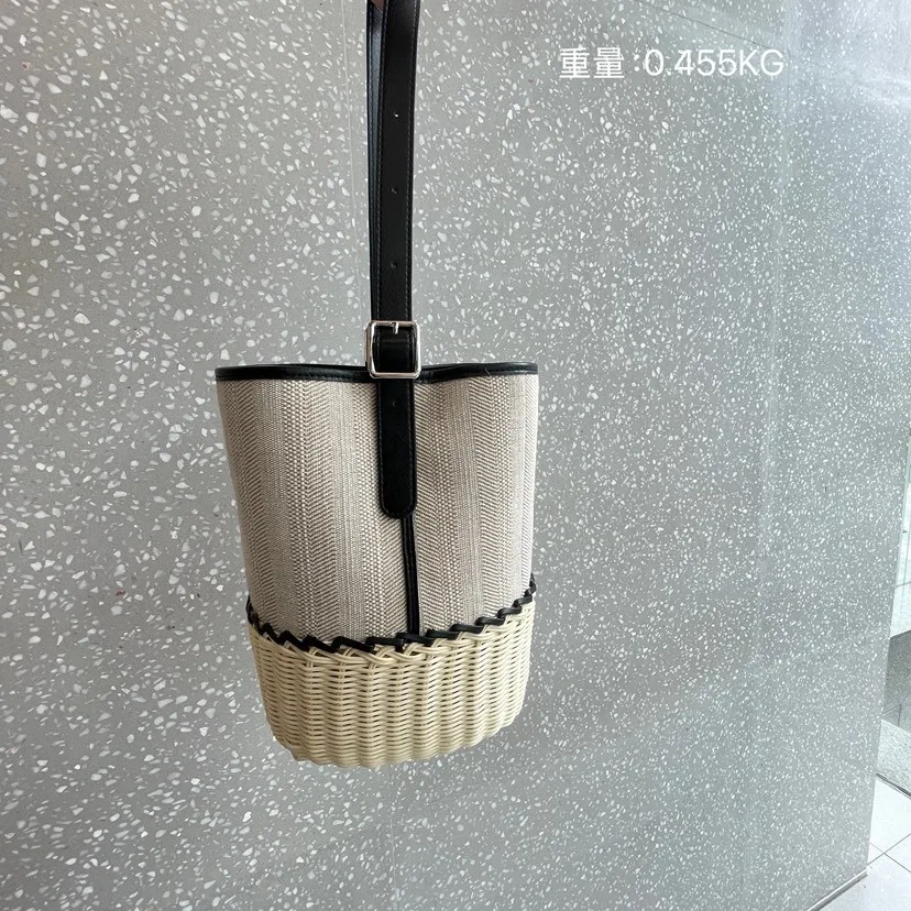 NEW Vacation Style Leather Splicing Handmade Designer Bag Summer 2025 Beach Handbags Crossbody Large Bucket Womens Bags
NEW Vacation Style Leather Splicing Handmade Designer Bag Summer 2025 Beach Handbags Crossbody Large Bucket Womens Bags