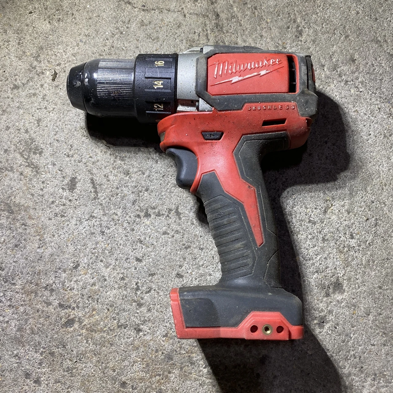 Milwaukee 2701-20 M18 18V Brushless 1/2 inch Drill/Electric Drill - Tool Only, Second Hand
Milwaukee 2701-20 M18 18V Brushless 1/2 inch Drill/Electric Drill - Tool Only, Second Hand
