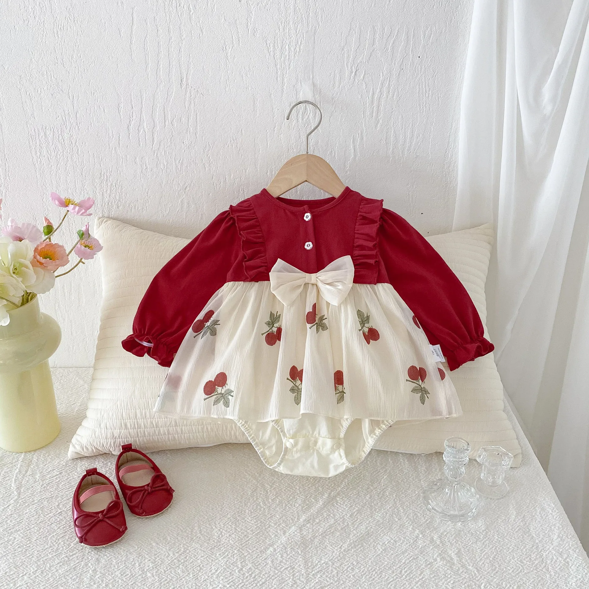 2025 Newborn Baby Girl Princess Romper Dress Autumn 0-2Y Cherry Print Bow Dress Ruffle Vintage Christmas Baby Shower Gift Romper
2025 Newborn Baby Girl Princess Romper Dress Autumn 0-2Y Cherry Print Bow Dress Ruffle Vintage Christmas Baby Shower Gift Romper