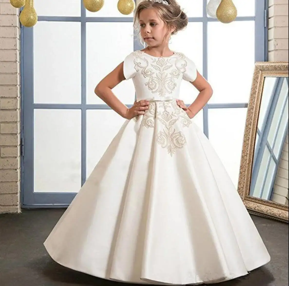 Elegant Satin Flower Girl Dress For Wedding Lace Short Sleeves Puffy With Bow Kids Birthday Party First Communion Ball Gown
Elegant Satin Flower Girl Dress For Wedding Lace Short Sleeves Puffy With Bow Kids Birthday Party First Communion Ball Gown