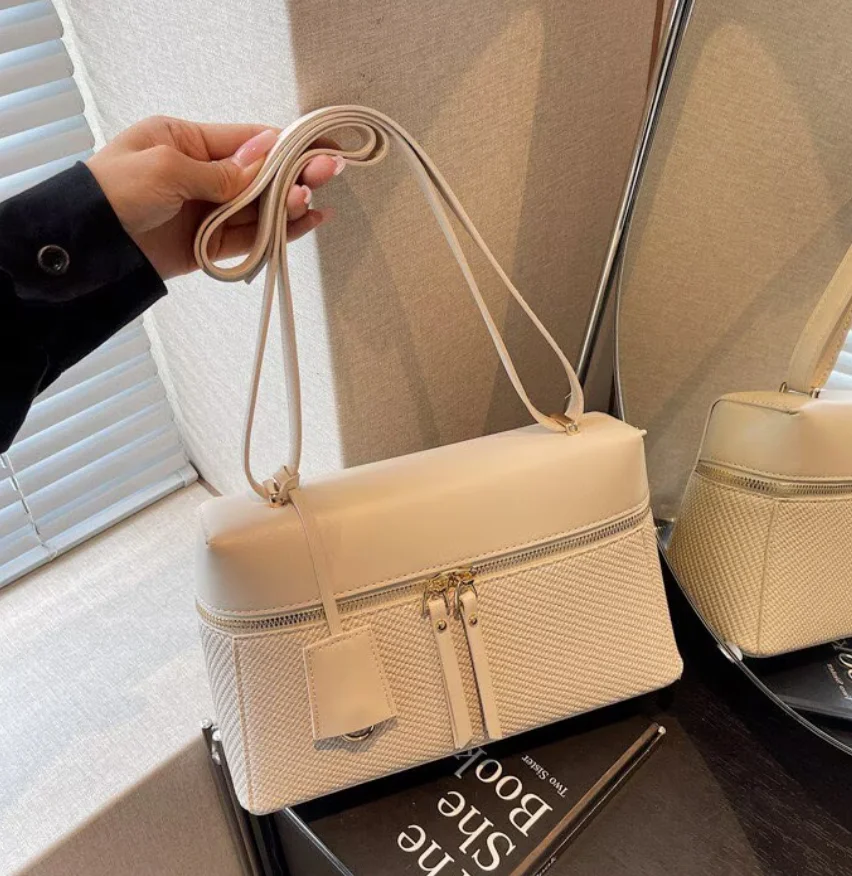 Luxury Handbags Women Bag Boston Casual Female Bag New Brand Women's Bags Shoulder Handbag Women Fashion Brand Travel Tote
Luxury Handbags Women Bag Boston Casual Female Bag New Brand Women's Bags Shoulder Handbag Women Fashion Brand Travel Tote