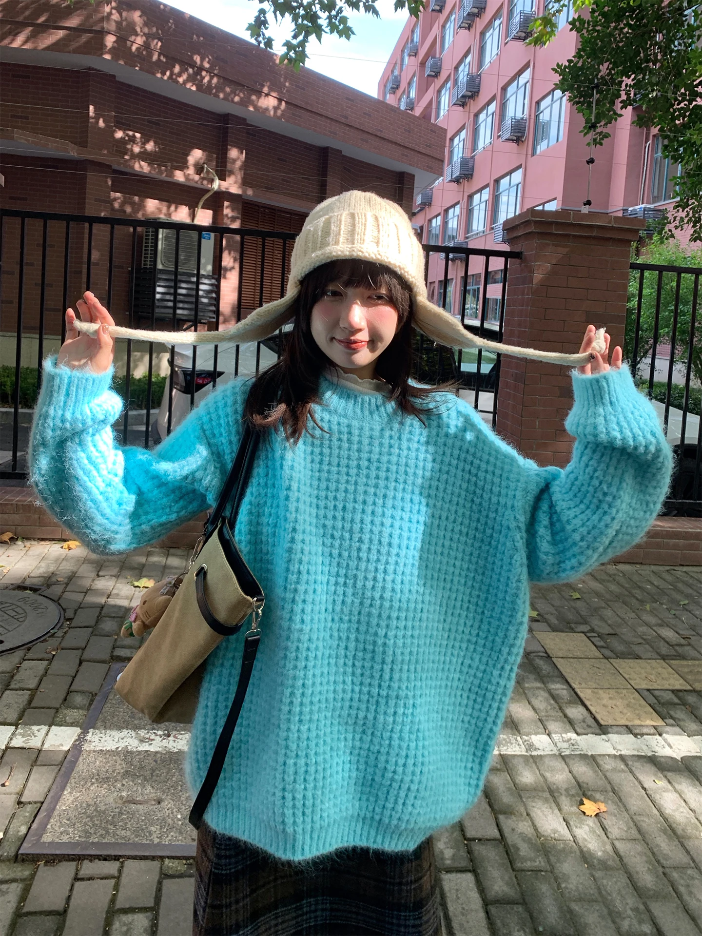 Корейский повседневный свободный свитер унисекс NIDEBLA, осенне-зимний, из мягкой трикотажной ткани, с длинными рукавами
Корейский повседневный свободный свитер унисекс NIDEBLA, осенне-зимний, из мягкой трикотажной ткани, с длинными рукавами