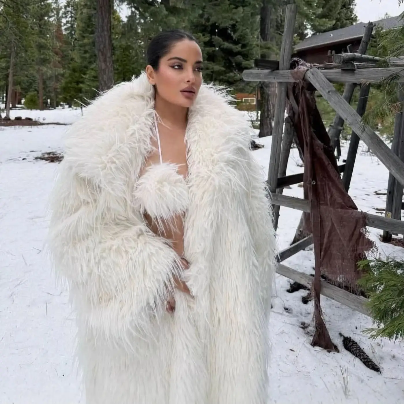 2026 Winter Fashion Oversized Faux Fur Women Coat Chic Autumn Warm Fluffy Sheep Fur Jacket Overcoat Big Fur Collar Outerwear
2026 Winter Fashion Oversized Faux Fur Women Coat Chic Autumn Warm Fluffy Sheep Fur Jacket Overcoat Big Fur Collar Outerwear