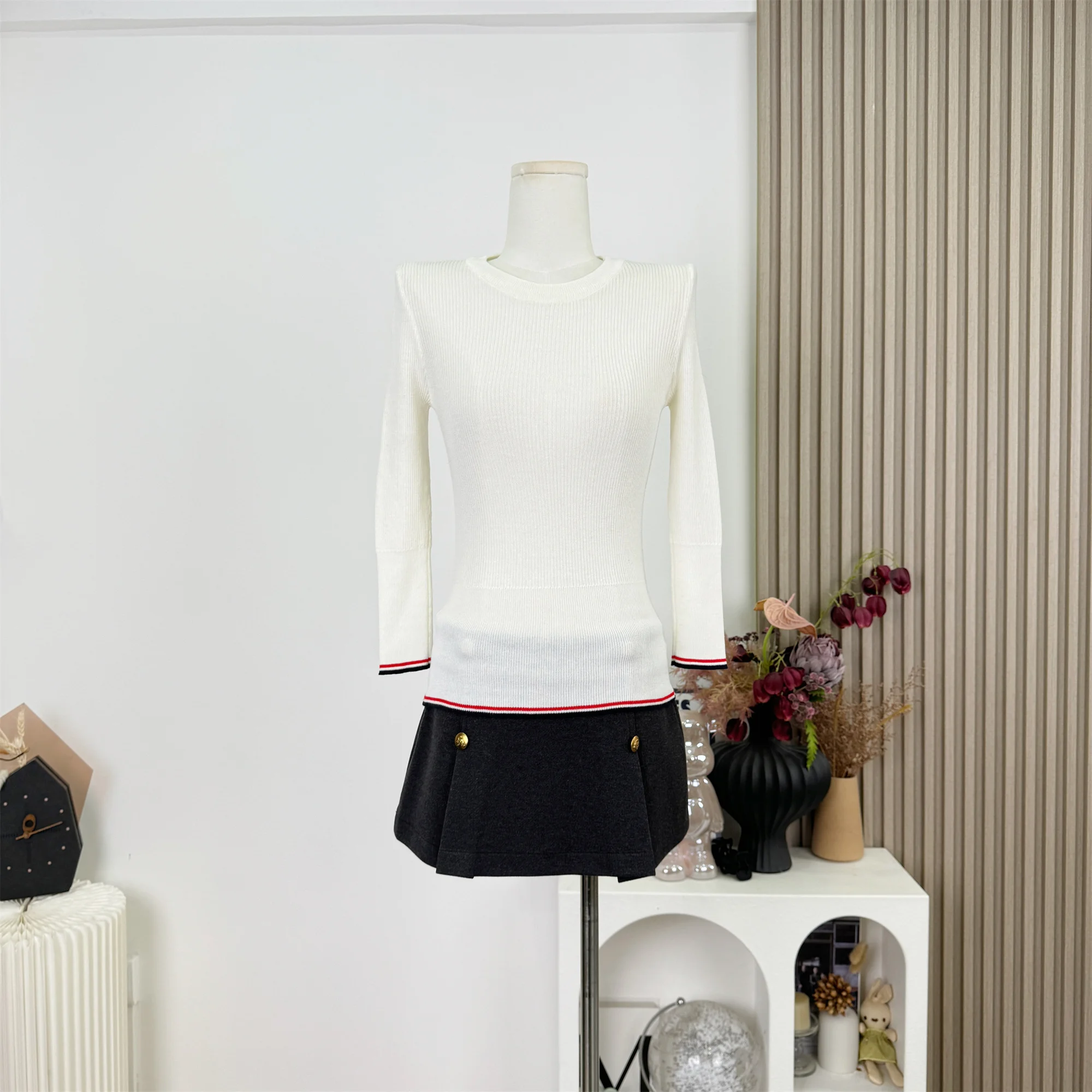 Korean Fashion Casual Long Sleeve Striped Knitted Sweater 2025 New Autumn Winter Women's Knitwear Pullover Tops C104
Korean Fashion Casual Long Sleeve Striped Knitted Sweater 2025 New Autumn Winter Women's Knitwear Pullover Tops C104