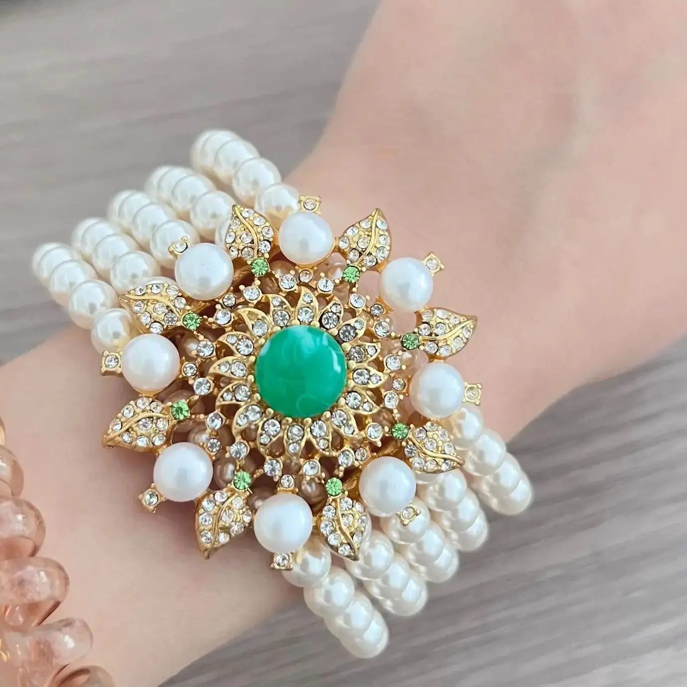 2025 New Retro Palace style Rhinestone Multi-layer Pearl Elastic Bracelet Women's Fashion Jewelry Accessories
2025 New Retro Palace style Rhinestone Multi-layer Pearl Elastic Bracelet Women's Fashion Jewelry Accessories
