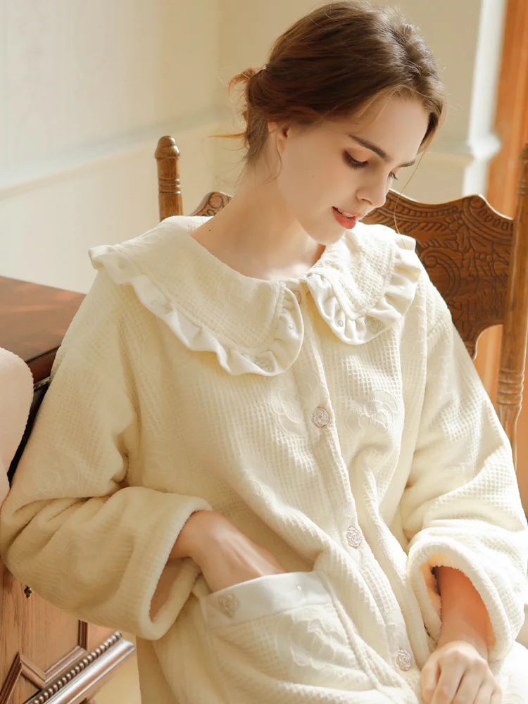 Winter Women's Pajama Set, Thick Warm Milk Velvet Fabric, Coral Velvet Fabric, Can Be Worn Outside - Long Sleeve Warm Homewear
Winter Women's Pajama Set, Thick Warm Milk Velvet Fabric, Coral Velvet Fabric, Can Be Worn Outside - Long Sleeve Warm Homewear