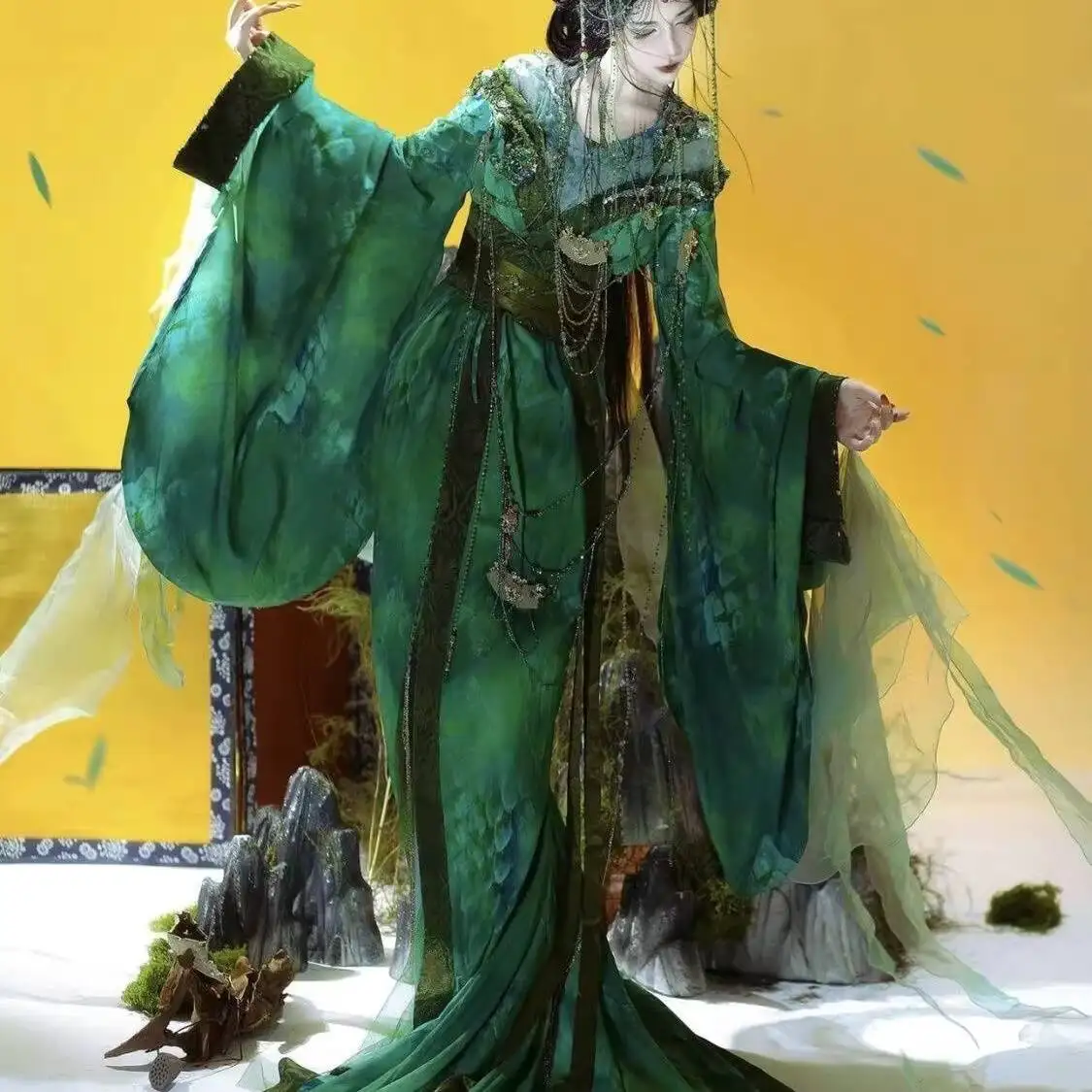 Zi Song Oriental Aesthetics Dream of the Garden Qinghua Double Layer Embroidery Restoration Warring States Robe Green Snake
Zi Song Oriental Aesthetics Dream of the Garden Qinghua Double Layer Embroidery Restoration Warring States Robe Green Snake