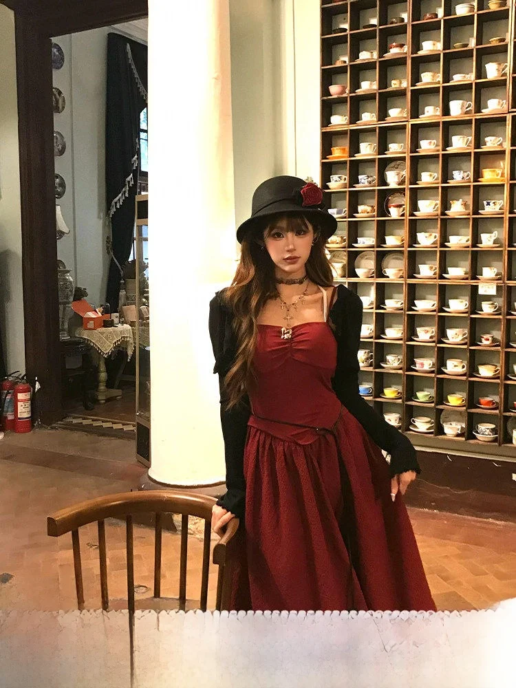 Fabric Pig Vintage Elegant Wine Red Strap Dress Women's Spring Summer A-Line Dress Polyester Material Sleeveless Standard Fit
Fabric Pig Vintage Elegant Wine Red Strap Dress Women's Spring Summer A-Line Dress Polyester Material Sleeveless Standard Fit