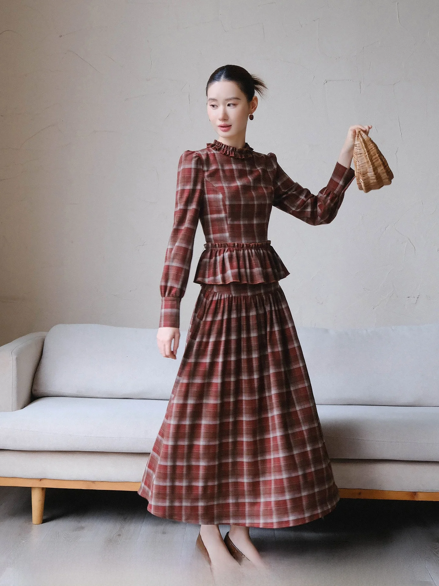 XXNING женский клетчатый комплект из топа и юбки с ушками Musoom, осенне-зимний модный универсальный костюм из двух предметов, повседневная рабочая часть...
XXNING женский клетчатый комплект из топа и юбки с ушками Musoom, осенне-зимний модный универсальный костюм из двух предметов, повседневная рабочая часть...