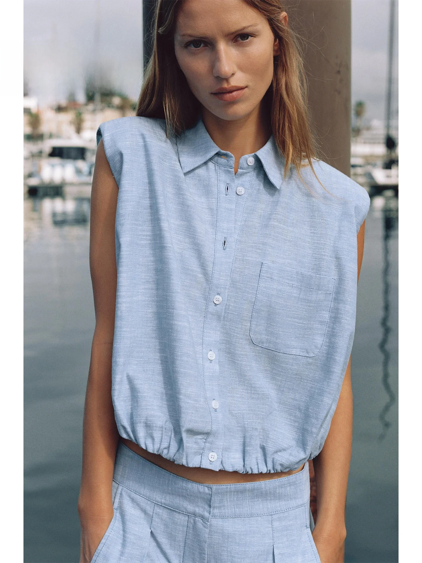 Summer 2026 Women's Casual Loose Waist-Cinching Sleeveless Shirt Light Blue Elegant Style Fashionable Versatile Short Length
Summer 2026 Women's Casual Loose Waist-Cinching Sleeveless Shirt Light Blue Elegant Style Fashionable Versatile Short Length