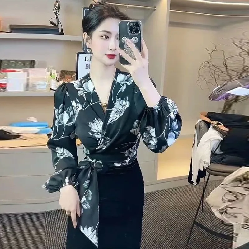 Elegant V-neck Long Sleeve Chiffon Shirt Cross Tie Spring Commute Fashion Women's Top Korean Style Loose Fit Printed Blouse
Elegant V-neck Long Sleeve Chiffon Shirt Cross Tie Spring Commute Fashion Women's Top Korean Style Loose Fit Printed Blouse