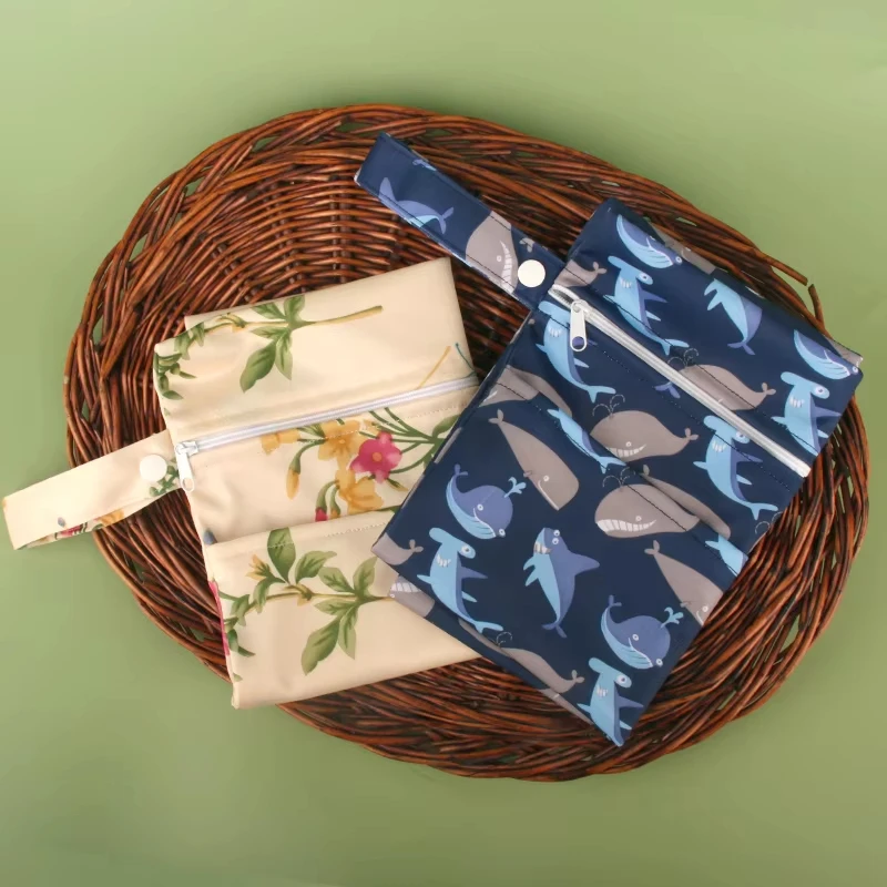 Детская специальная разделительная сумка для хранения влажных и сухих подгузников, тканевое хранилище для подгузников, водонепроницаемость, моющийся из ТПУ, портативное хранилище для улицы, экологически чистое
Детская специальная разделительная сумка для хранения влажных и сухих подгузников, тканевое хранилище для подгузников, водонепроницаемость, моющийся из ТПУ, портативное хранилище для улицы, экологически чистое