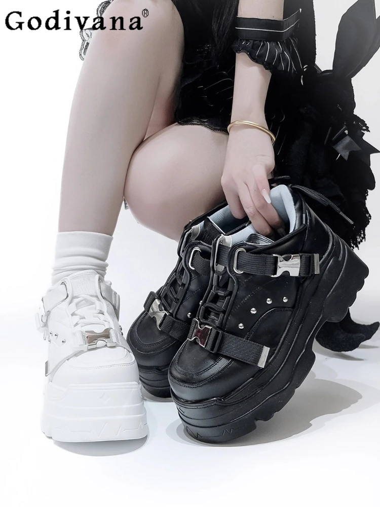 Осенне-зимняя обувь в стиле панк на толстой подошве, студенческая милая крутая модная повседневная обувь на платформе JK, женские туфли-лодочки Y2K, 2025 г.
Осенне-зимняя обувь в стиле панк на толстой подошве, студенческая милая крутая модная повседневная обувь на платформе JK, женские туфли-лодочки Y2K, 2025 г.