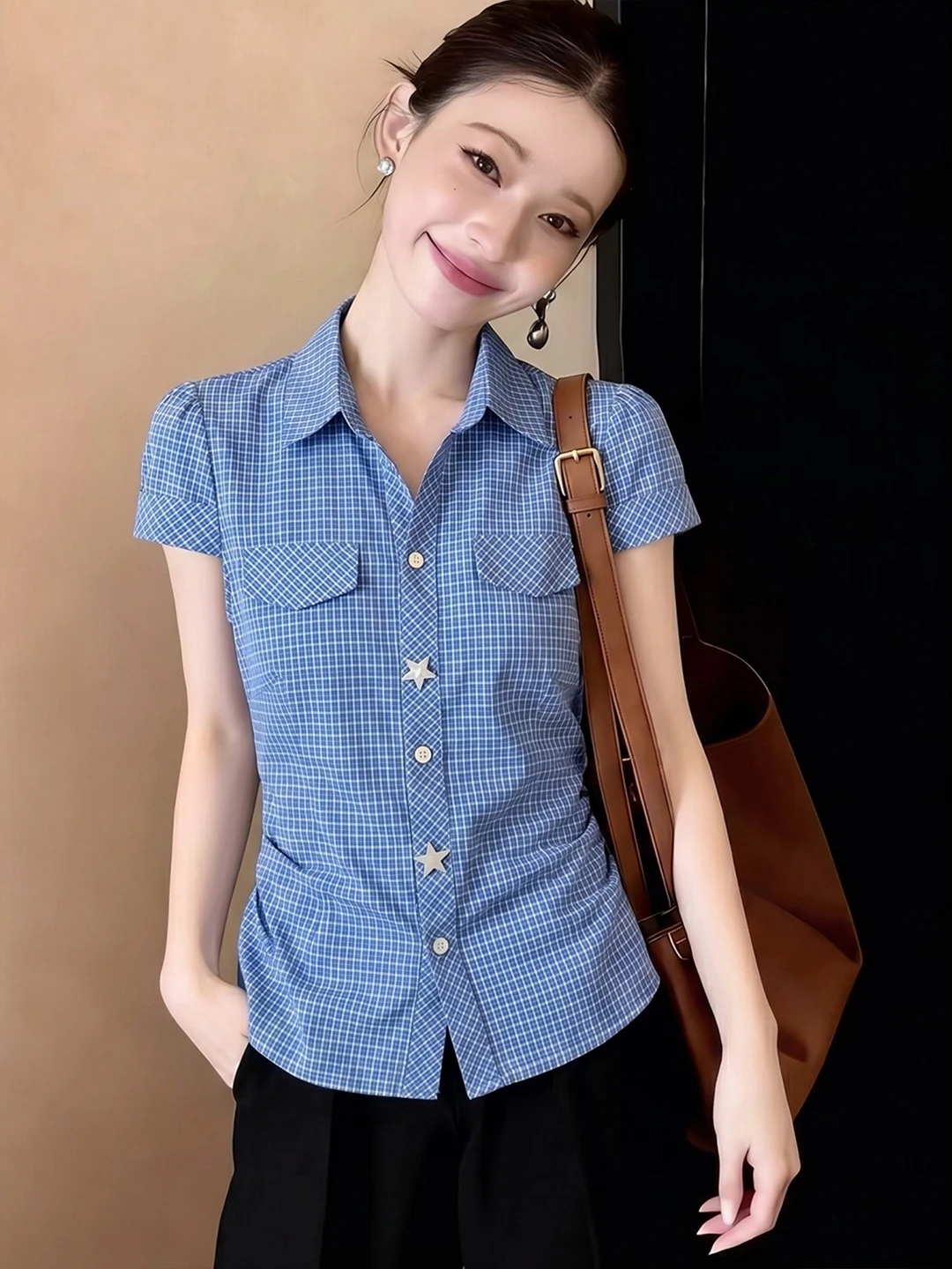 Fashionable Plaid Neck Short Sleeve Shirt Commute Style Korean Straight Cut Silk Women's Top Trendy Summer 2026
Fashionable Plaid Neck Short Sleeve Shirt Commute Style Korean Straight Cut Silk Women's Top Trendy Summer 2026
