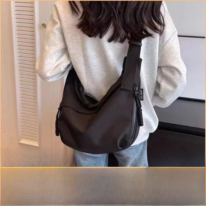 Lightweight Large Capacity Crossbody Dumpling Bag Fashionable Simple Women's Bag Suitable for Fitness Single Shoulder Bag
Lightweight Large Capacity Crossbody Dumpling Bag Fashionable Simple Women's Bag Suitable for Fitness Single Shoulder Bag