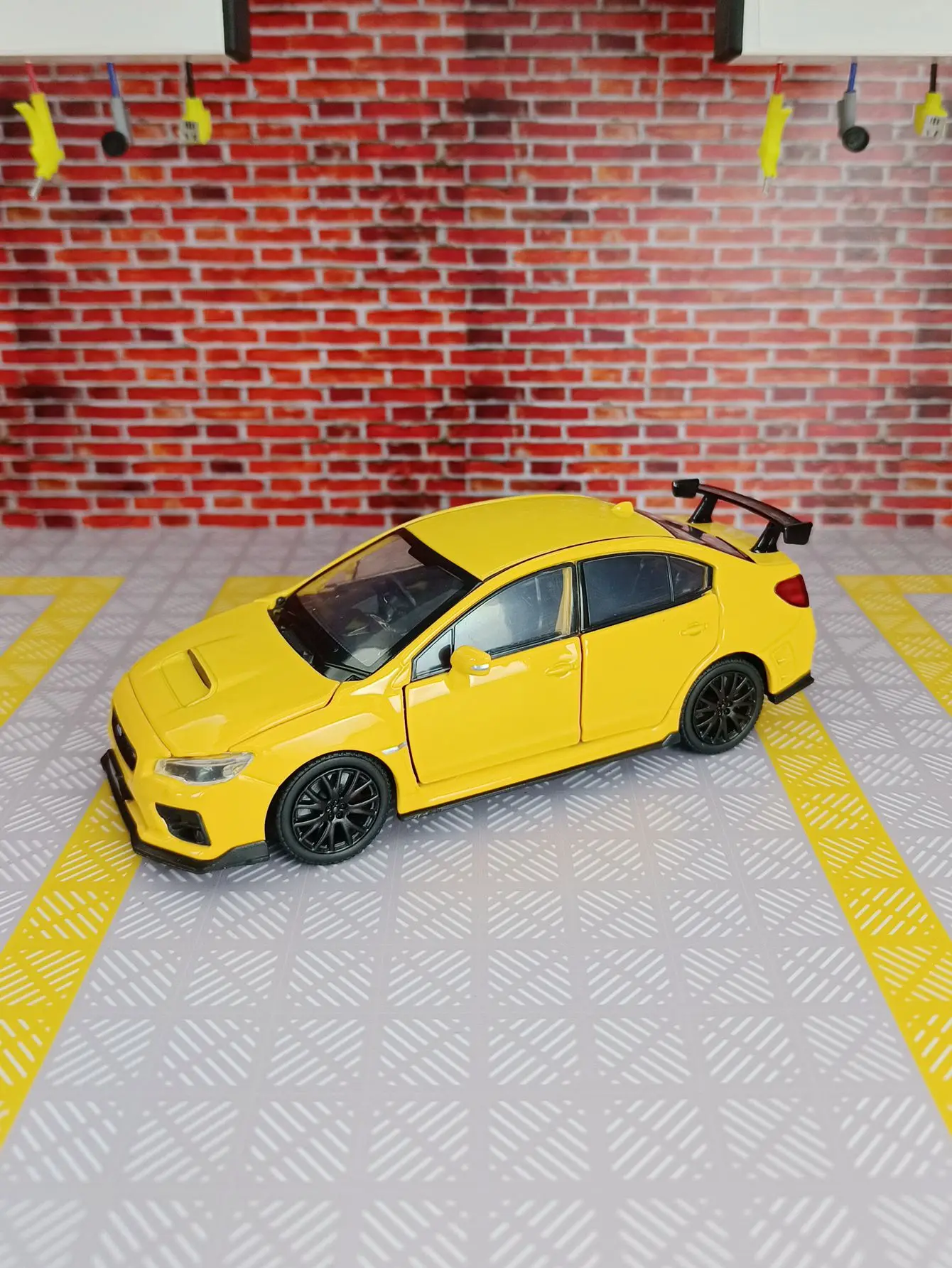 1:32 STI alloy car model ornaments doors and hood trunk can open children's toy cars fine workmanship and good quality
1:32 STI alloy car model ornaments doors and hood trunk can open children's toy cars fine workmanship and good quality