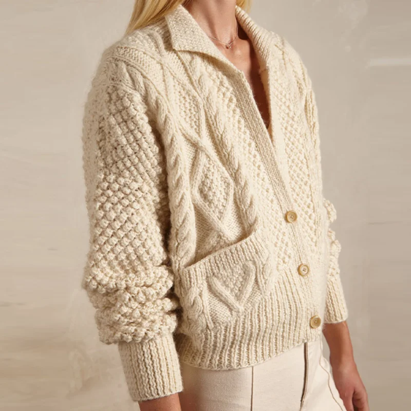 Fashion Flip Collar Short Knit Cardigan For Women Long Sleeved Beige Warm Thick Sweater 2025 New Lady Autumn Winter Soft Clothes
Fashion Flip Collar Short Knit Cardigan For Women Long Sleeved Beige Warm Thick Sweater 2025 New Lady Autumn Winter Soft Clothes