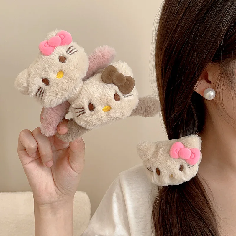 Плюшевая заколка для волос «Hello Kitty», плюшевая кукла для милых девочек, резинка, мультяшная двусторонняя заколка для царапин с бантом Kt, милая заколка в виде акулы
Плюшевая заколка для волос «Hello Kitty», плюшевая кукла для милых девочек, резинка, мультяшная двусторонняя заколка для царапин с бантом Kt, милая заколка в виде акулы