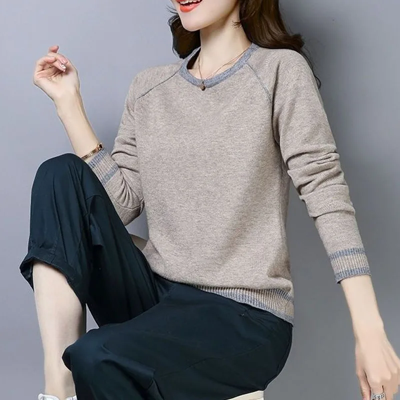 New Spring and Autumn Fashion Korean Edition Color Block Round Neck Sweater Loose and Versatile Western Knitted Women's Top
New Spring and Autumn Fashion Korean Edition Color Block Round Neck Sweater Loose and Versatile Western Knitted Women's Top