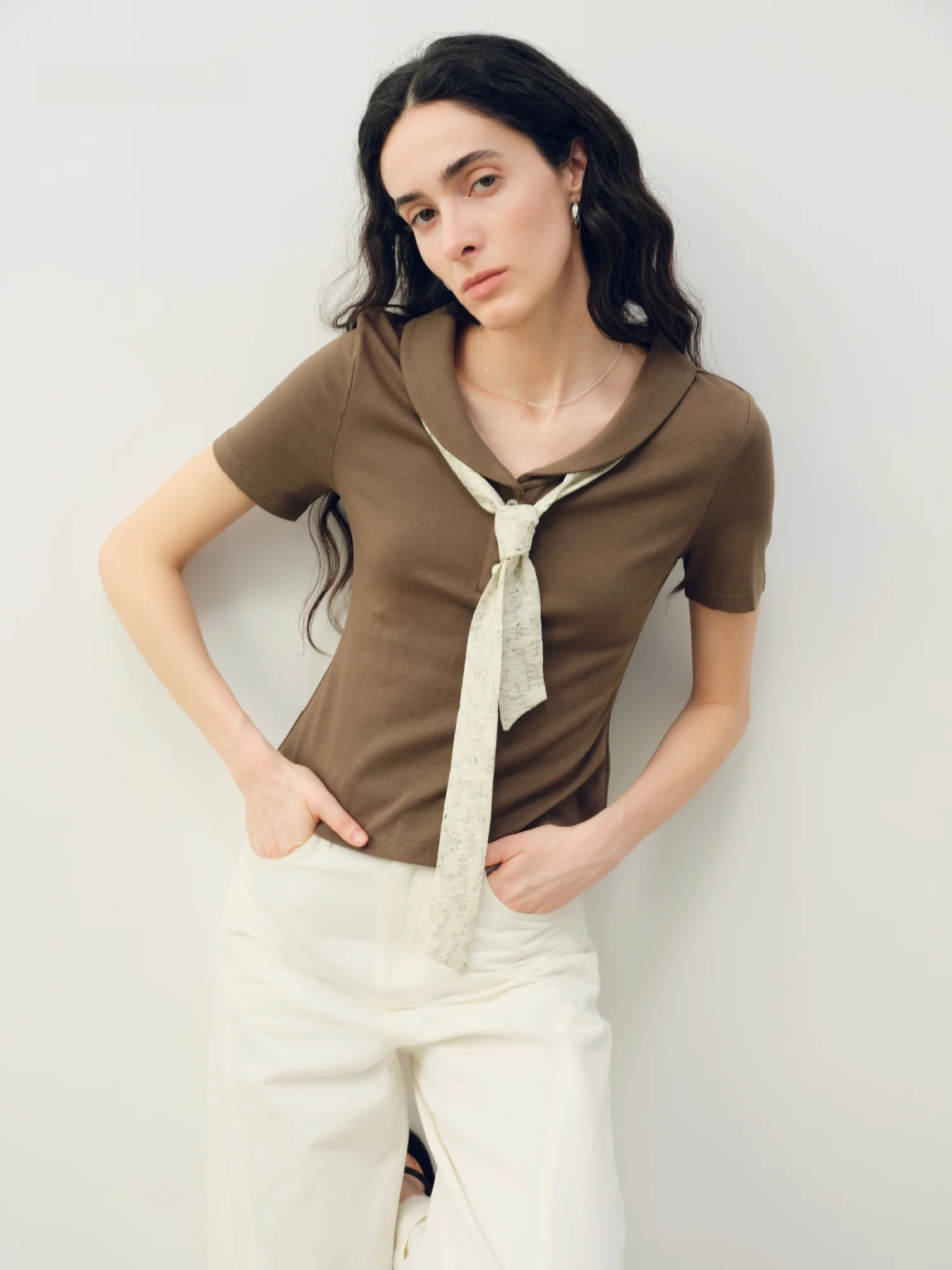 KIP MERCI Summer 26SS Comfortable Short Sleeve T-Shirt Pure Color Design Sensation Plaid Neckline Rasee Cotton Blend Casual Top
KIP MERCI Summer 26SS Comfortable Short Sleeve T-Shirt Pure Color Design Sensation Plaid Neckline Rasee Cotton Blend Casual Top