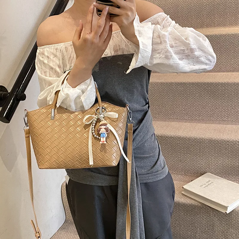 2025 Summer Luxury PU Bucket Bag - Women's Embossed Diamond Shoulder Tote, Large Capacity Convertible Crossbody Purse
2025 Summer Luxury PU Bucket Bag - Women's Embossed Diamond Shoulder Tote, Large Capacity Convertible Crossbody Purse