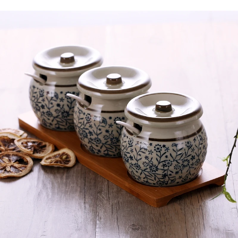 Japanese Retro Ceramic Spice Jar Home Kitchen Sugar Salt Pepper Storage Condiment Set with Tray
Japanese Retro Ceramic Spice Jar Home Kitchen Sugar Salt Pepper Storage Condiment Set with Tray