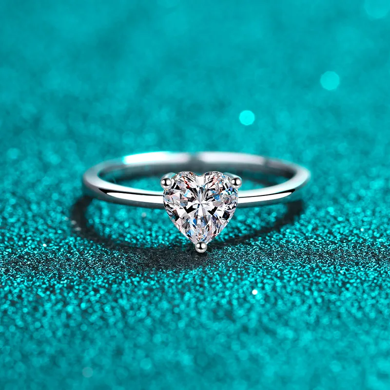 925 sterling silver ring female heart moissanite simple ring plated PT950 gold meson
925 sterling silver ring female heart moissanite simple ring plated PT950 gold meson