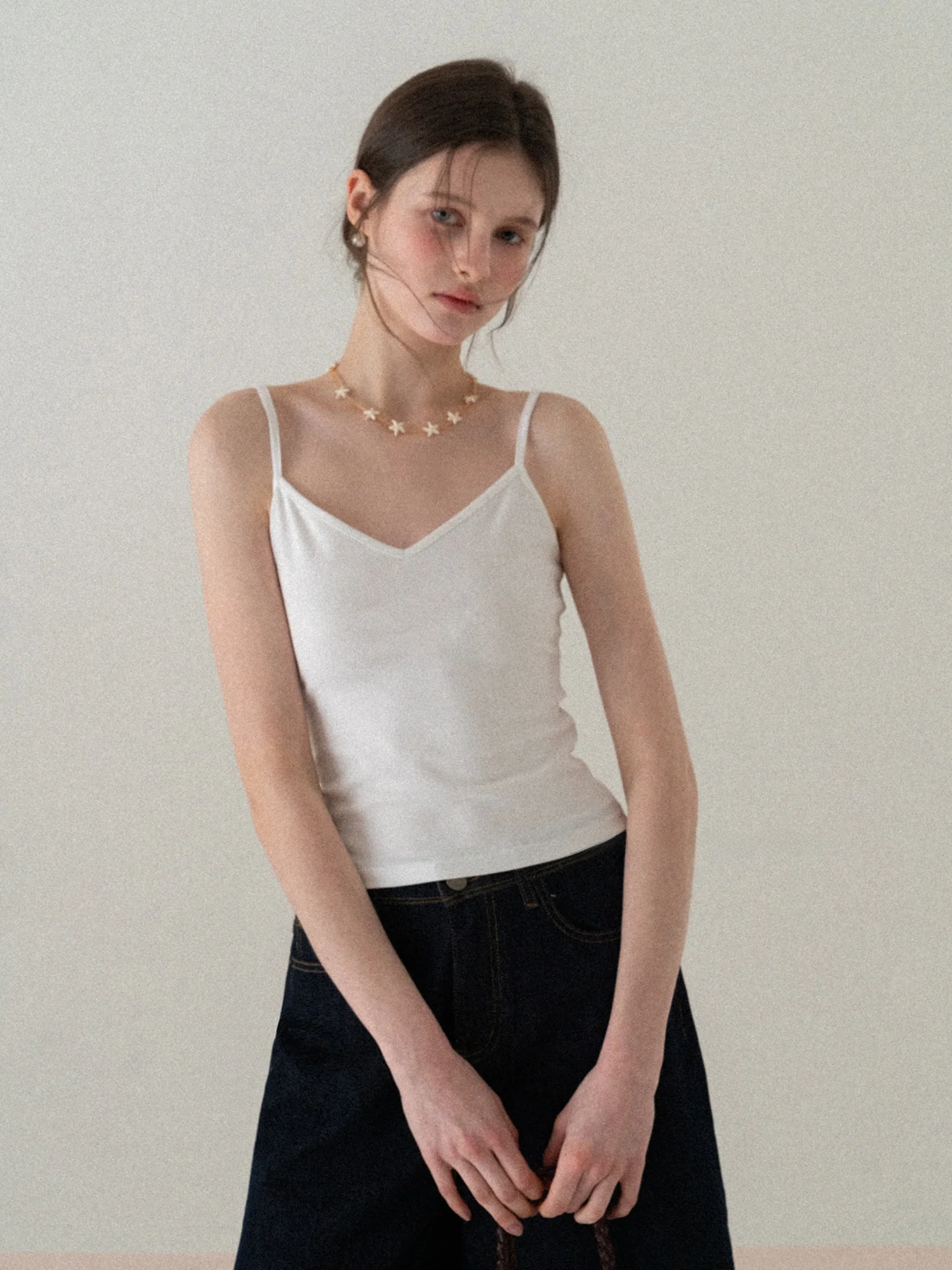 EGGKA Simple V-Neck Color Women's Tank Top Summer Slim Fit Casual Short Style Fashionable Inner Wear Polyester Fiber
EGGKA Simple V-Neck Color Women's Tank Top Summer Slim Fit Casual Short Style Fashionable Inner Wear Polyester Fiber