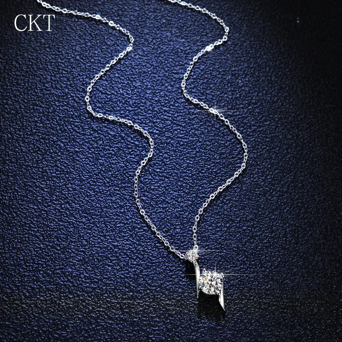 Luxury Pendants Moissanite Diamond Necklace for Women Lightning Pendant Collarbone Chain Small Red Book Ins Platinum Jewelry
Luxury Pendants Moissanite Diamond Necklace for Women Lightning Pendant Collarbone Chain Small Red Book Ins Platinum Jewelry