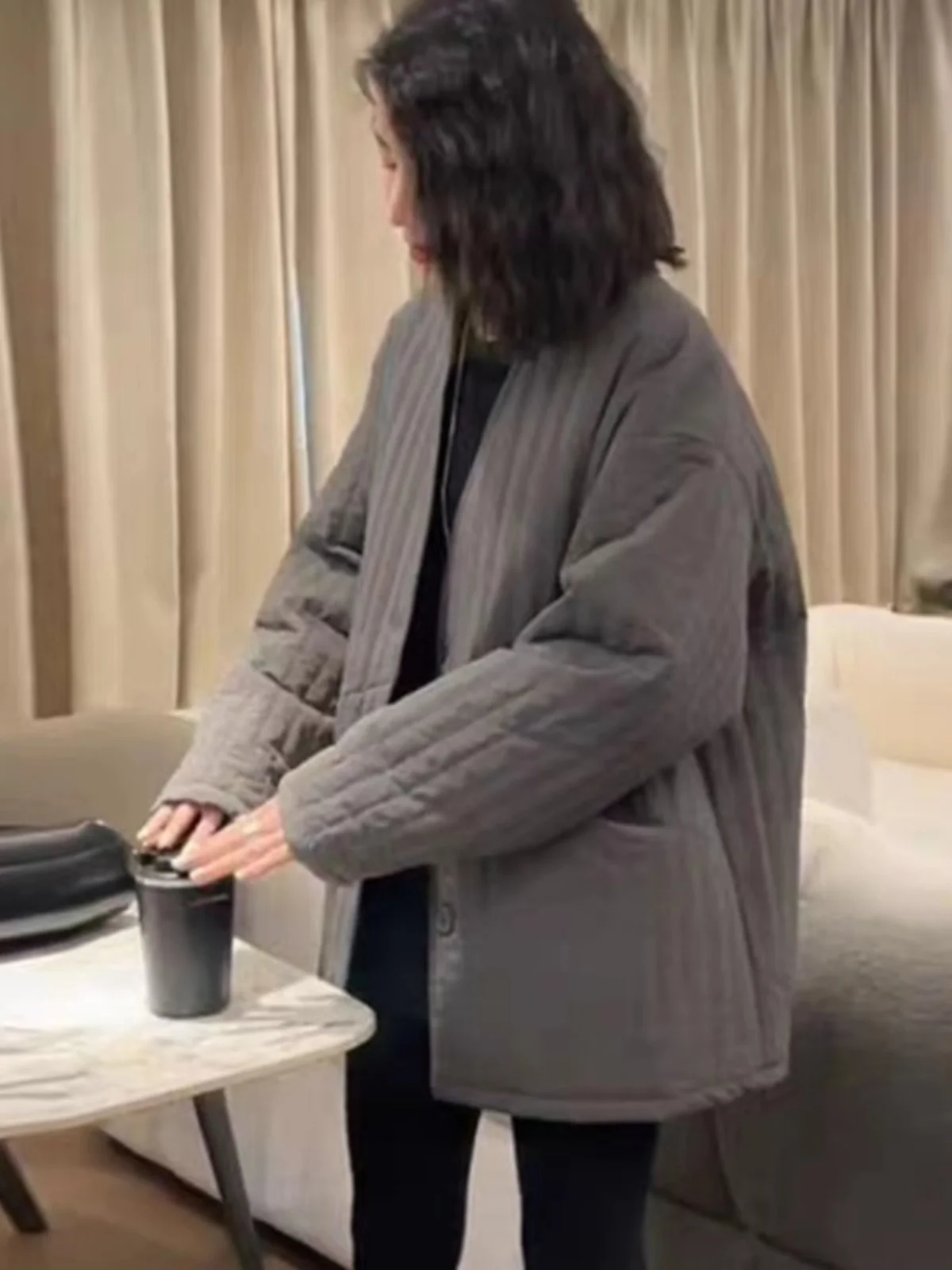 Высококачественное легкое хлопковое джето в европейском стиле, женское зимнее повседневное пальто свободного покроя с v-образным вырезом на одной пуговице, теплое
Высококачественное легкое хлопковое джето в европейском стиле, женское зимнее повседневное пальто свободного покроя с v-образным вырезом на одной пуговице, теплое