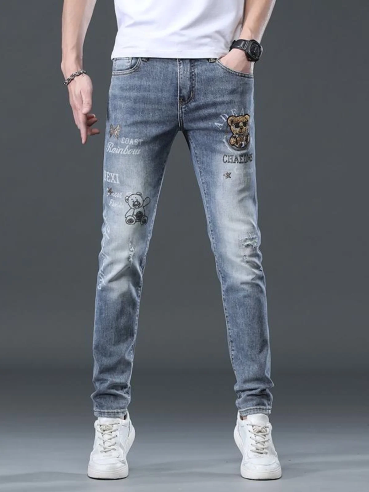 Новые мужские джинсы 2024 года с вышивкой медведя, эластичные, зауженные, с расклешенным низом, повседневные, молодежный тренд, весенняя коллекция
Новые мужские джинсы 2024 года с вышивкой медведя, эластичные, зауженные, с расклешенным низом, повседневные, молодежный тренд, весенняя коллекция