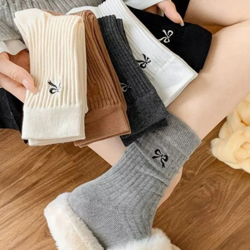 Women Girls Winter Cotton Knit Sock Lolita Sweet Embroidery Bow Long Socks Casual Crew Loose Sox Mid-tube Stockings Streetwears
Women Girls Winter Cotton Knit Sock Lolita Sweet Embroidery Bow Long Socks Casual Crew Loose Sox Mid-tube Stockings Streetwears