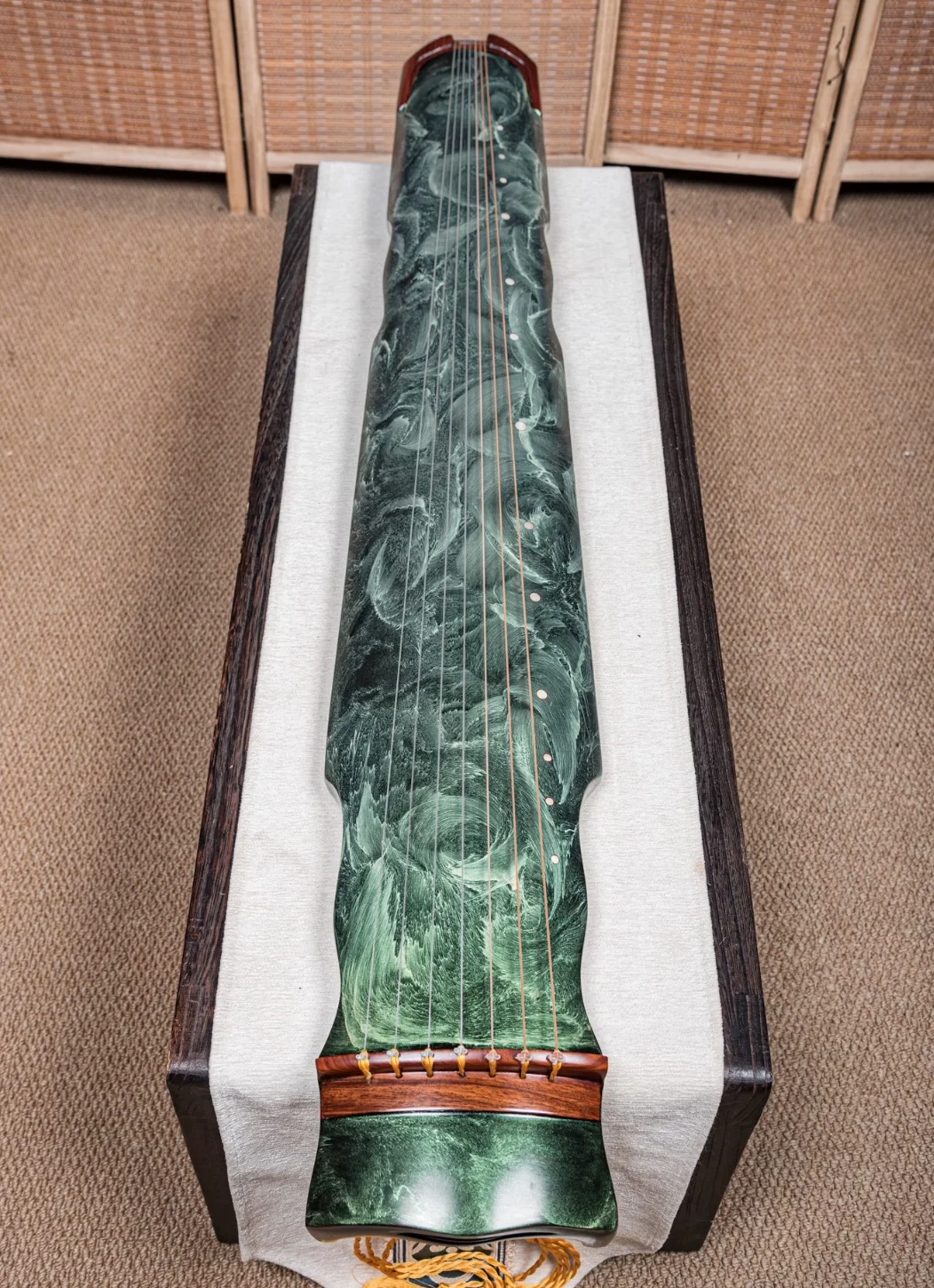 Guqin zither green paint finish Half baked paint old fir Chinese string instruments
Guqin zither green paint finish Half baked paint old fir Chinese string instruments