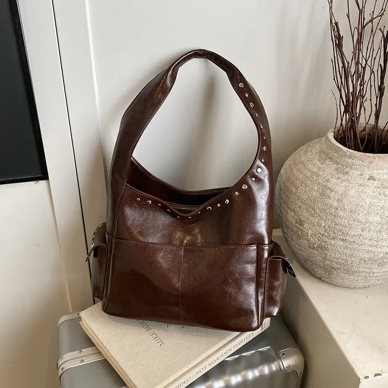 Studded Bucket Bag Spacious Shoulder Purse for Women Large Capacity Underarm Tote Versatile Bag Fashion Commuter Bag
Studded Bucket Bag Spacious Shoulder Purse for Women Large Capacity Underarm Tote Versatile Bag Fashion Commuter Bag